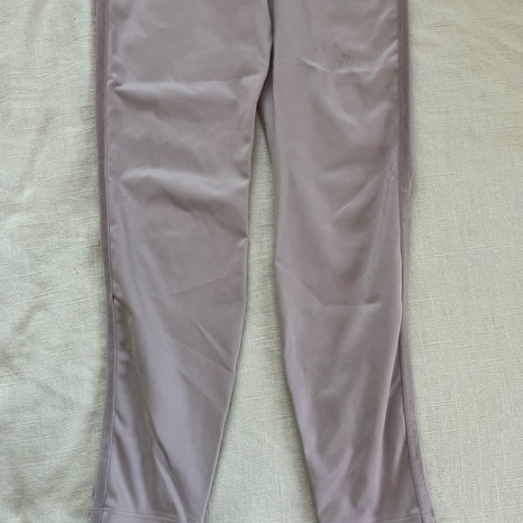 Nike women’s light pink-muave colored leggings - Picture 4 of 6